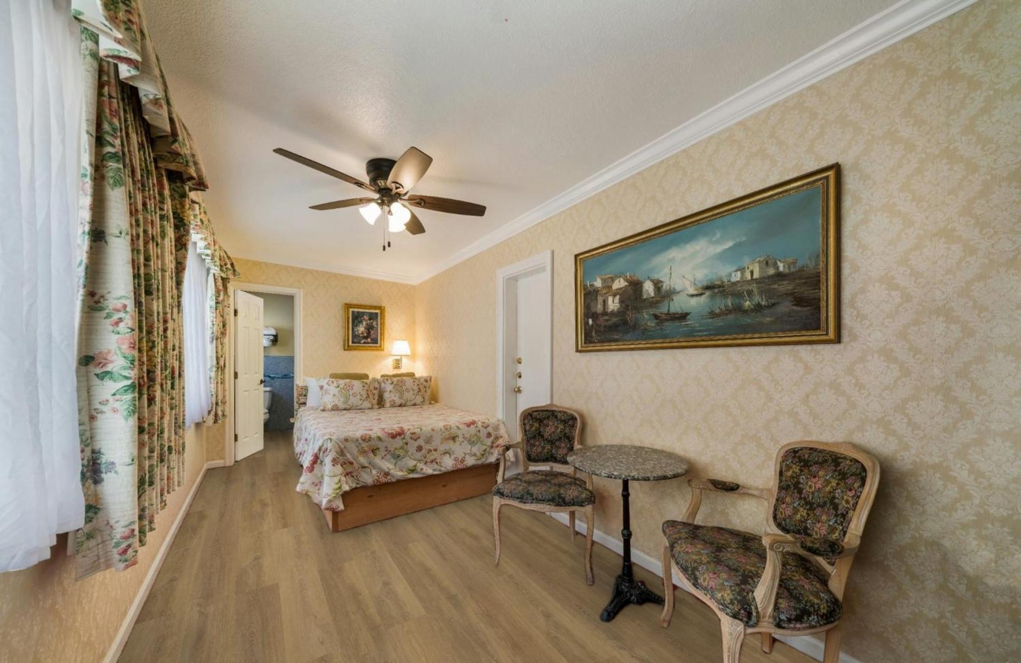 Carmel Inn & Suites Экстерьер фото