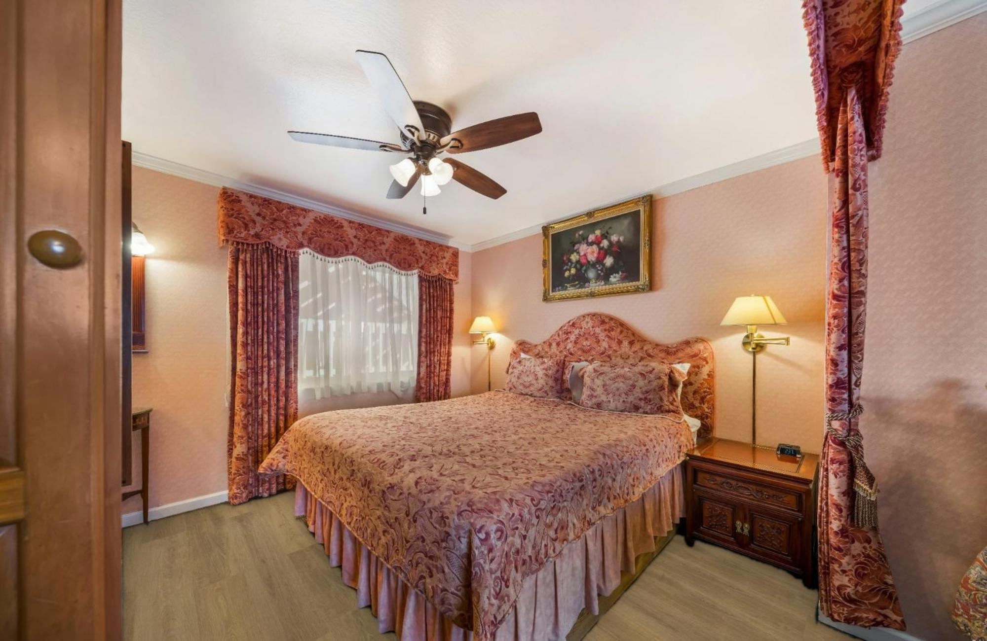 Carmel Inn & Suites Экстерьер фото